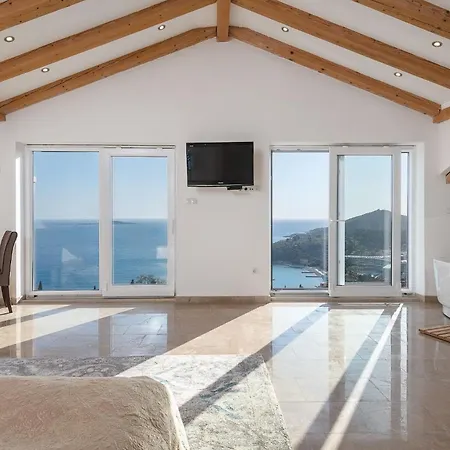 Σπίτι διακοπών Unique Royal With Panoramic Swimming Pool *