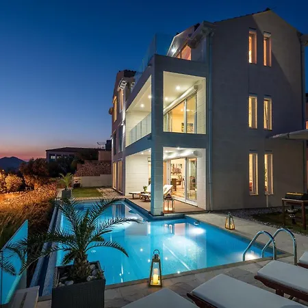 Unique Royal With Panoramic Swimming Pool * Mlini