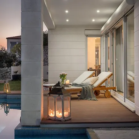 Unique Royal With Panoramic Swimming Pool *