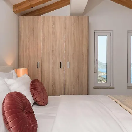 Σπίτι διακοπών Unique Royal With Panoramic Swimming Pool Mlini