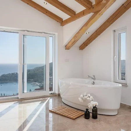 Unique Royal With Panoramic Swimming Pool