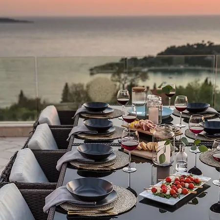 Unique Royal With Panoramic Swimming Pool Σπίτι διακοπών Mlini