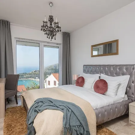 Unique Royal With Panoramic Swimming Pool Σπίτι διακοπών *